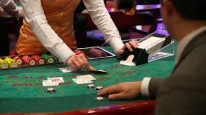Pengalaman live dealer blackjack di aplikasi grandslot88 pada perangkat mobile